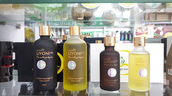 Dầu massage Liyoni gồm 2 hương thơm nam tính và nữ tính
