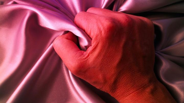 5 Lợi Ích Của Thủ Dâm Kết Hợp Với Dầu Bôi Trơn Dù Bạn Đã Có Gia Đình